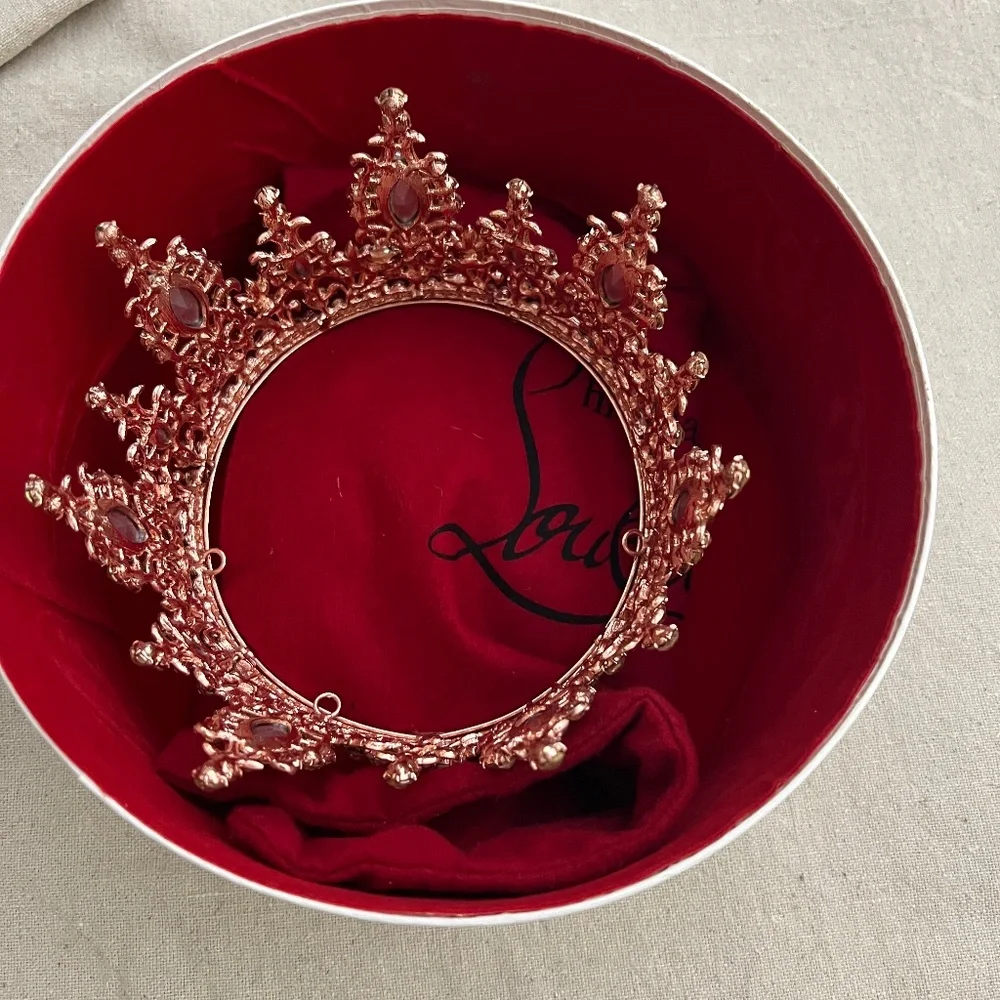 Beautiful Rose Gold Rhinestones Crown - Picture 3 of 14